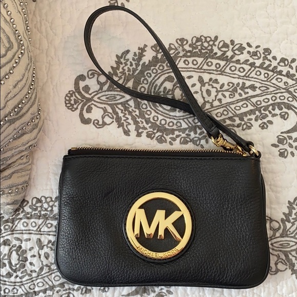 Michael Kors Handbags - ▪️MICHAEL KORS WRISTLET▪️